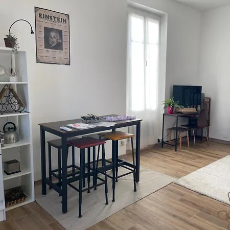 Avec Grand Terrasse 아파트 봄레미모사