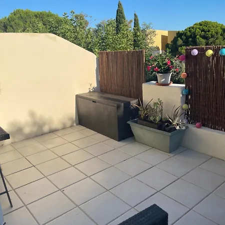 Avec Grand Terrasse 아파트 *